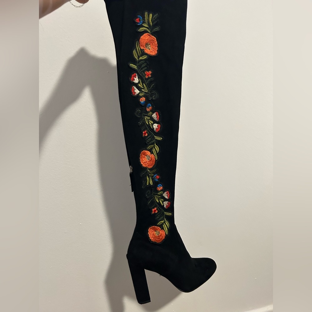 STEVE MADDEN lightly worn knee high embroidered boots